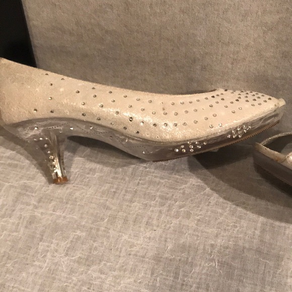 Silver Slipper shimmery silver clear bottom & heel - Picture 5 of 8